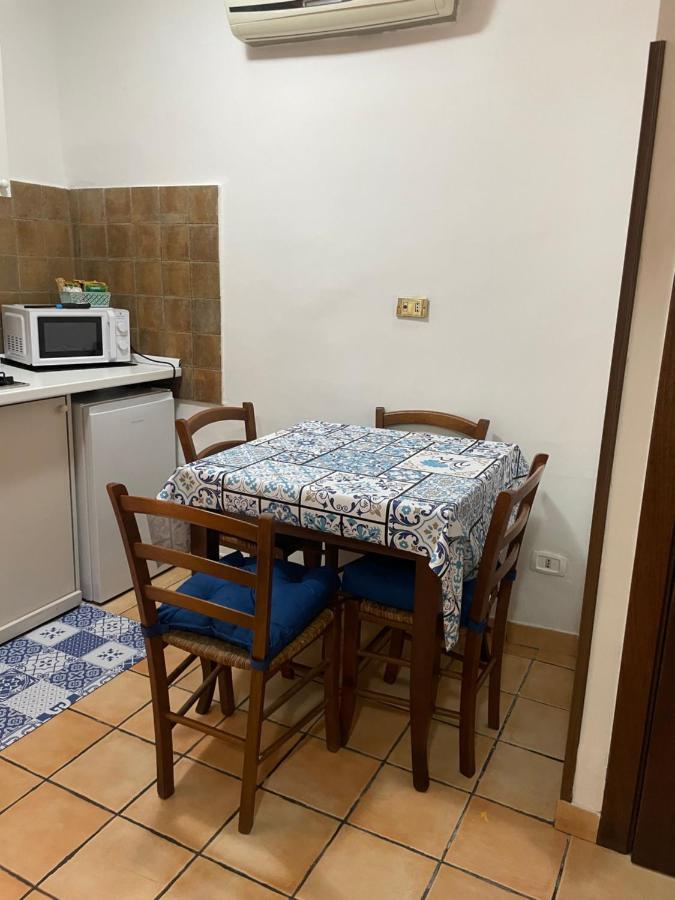 נאפולי Le Suite Di Ginevra מראה חיצוני תמונה